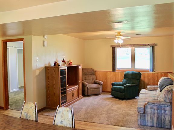 5th image of 360 Linden Ave E