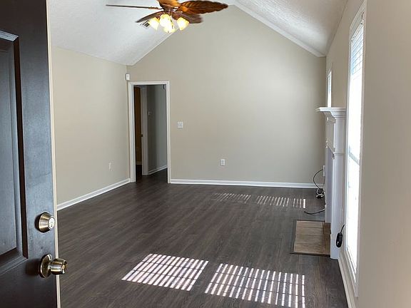 3rd image of 8812 Jamac Ln