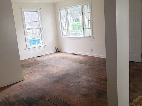 2nd image of 409 Hendry St #409