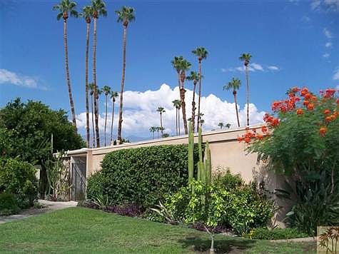 Mid Century 2br/2ba with expanssive greenbelts and mountain