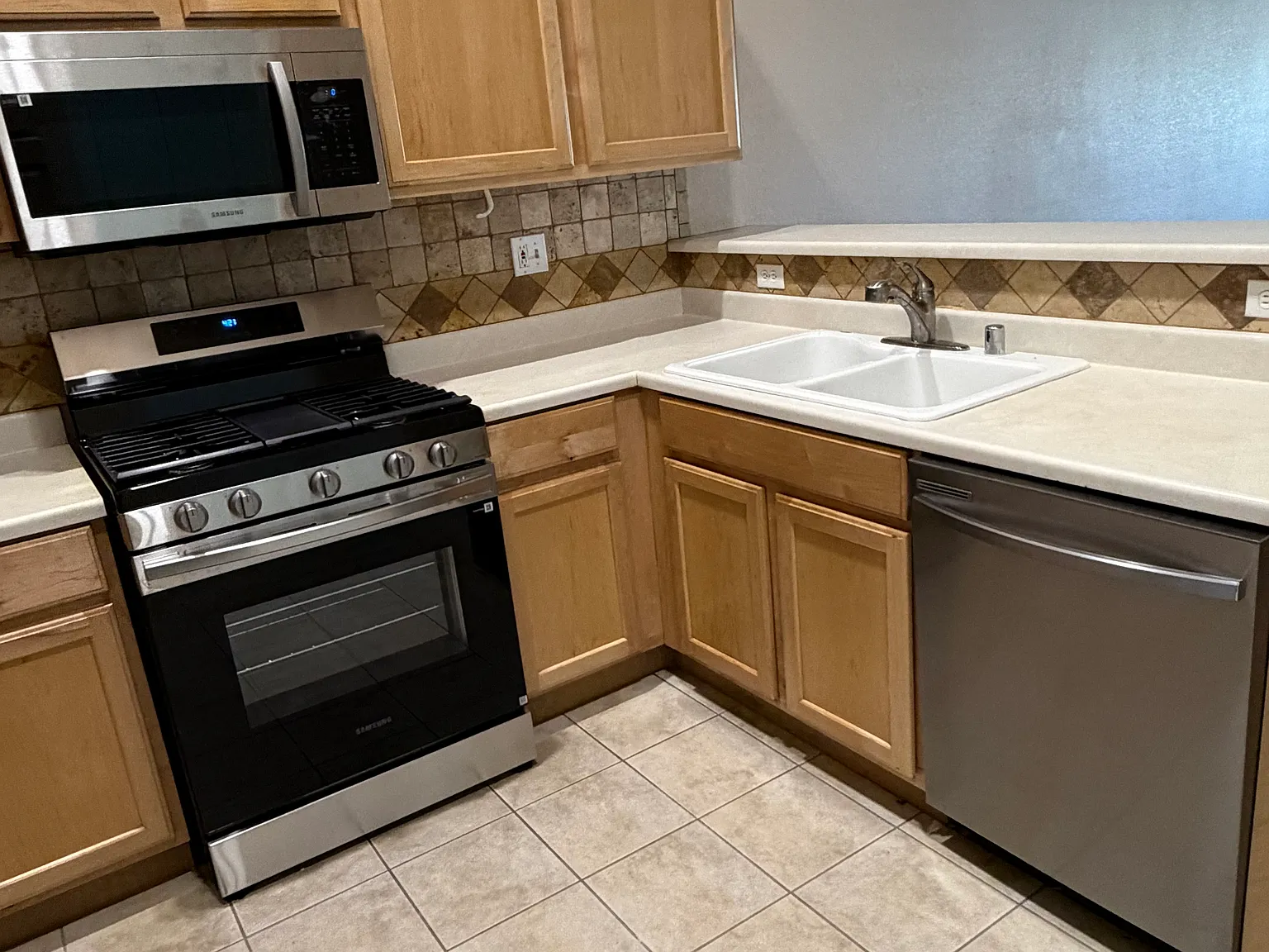 2 bed, 1360 sqft, $1,700 — Photo 2