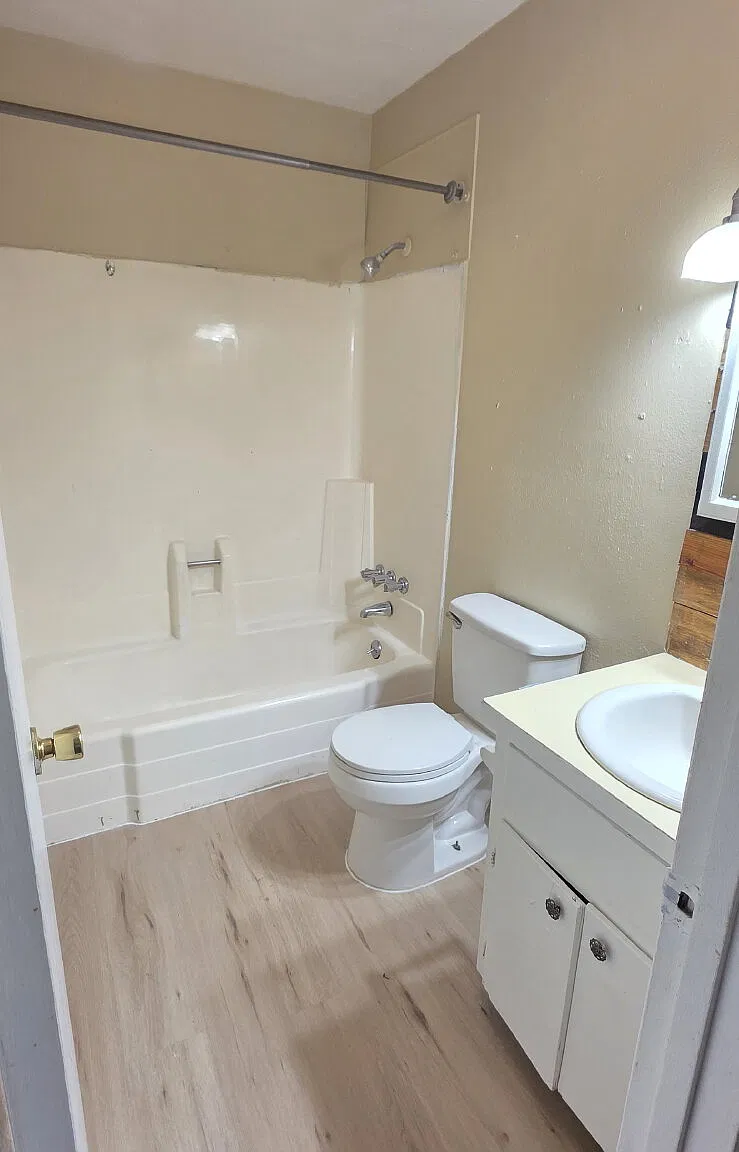 2 bed, 1.0 bath, $1,100 — Photo 4