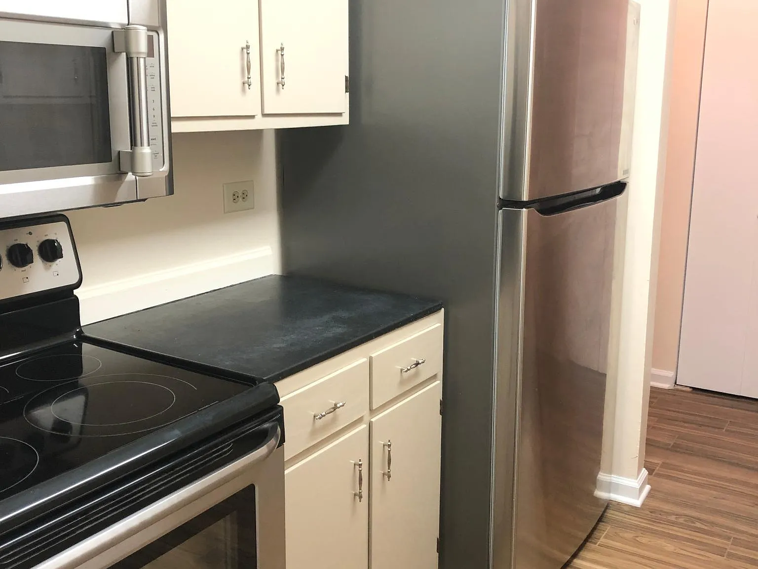 2 bed, 936 sqft, $1,700 — Photo 2