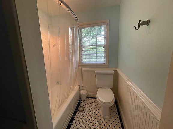 4th image of 1102 Lasswade Dr