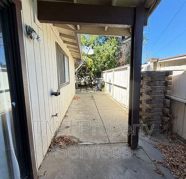 7847 Orchard Woods Cir — Photo 19