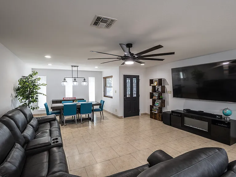 3121 E Sierra St — Photo 7