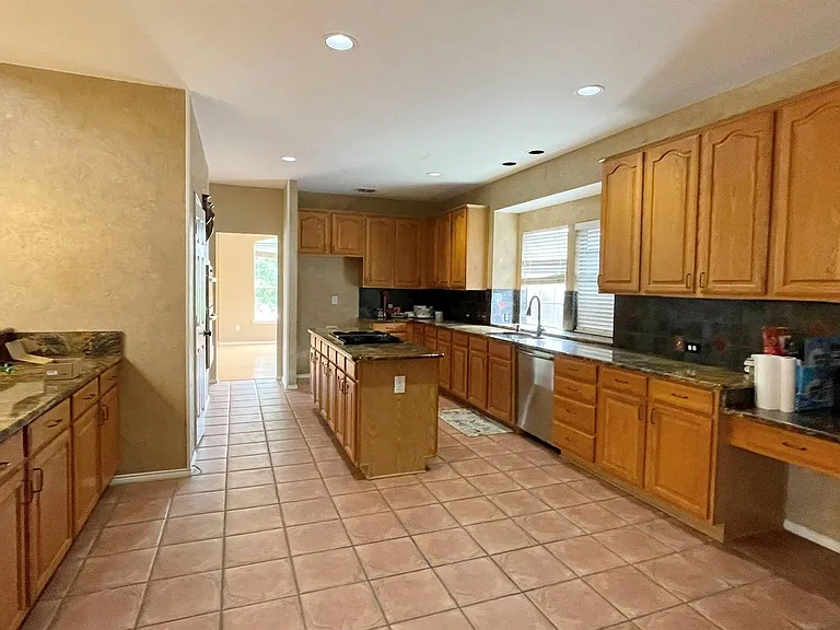 2712 Oakland Hills Dr — Photo 7