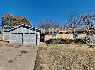 605 Rockledge Dr, Saginaw, TX 76179