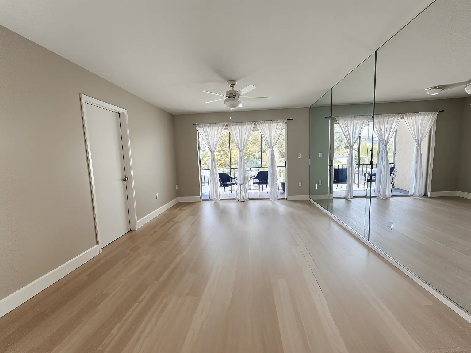 2 bed, 1023 sqft, $1,890 — Photo 2