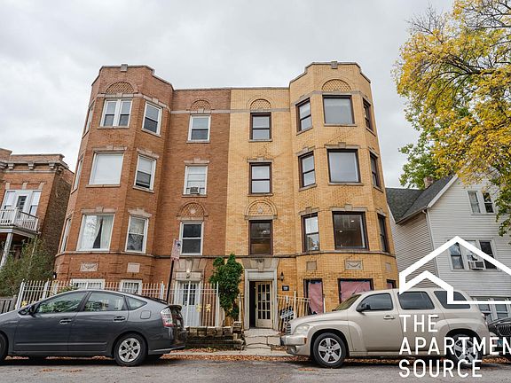 3rd image of 2663 W Medill Ave