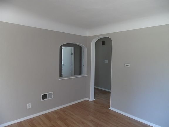3rd image of 3328 E Jefferson Blvd