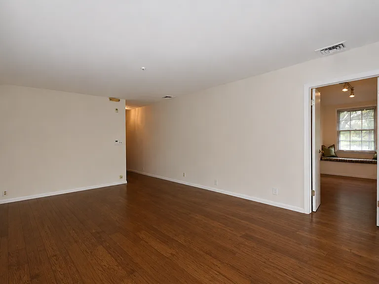 11 Fairway Dr — Photo 11
