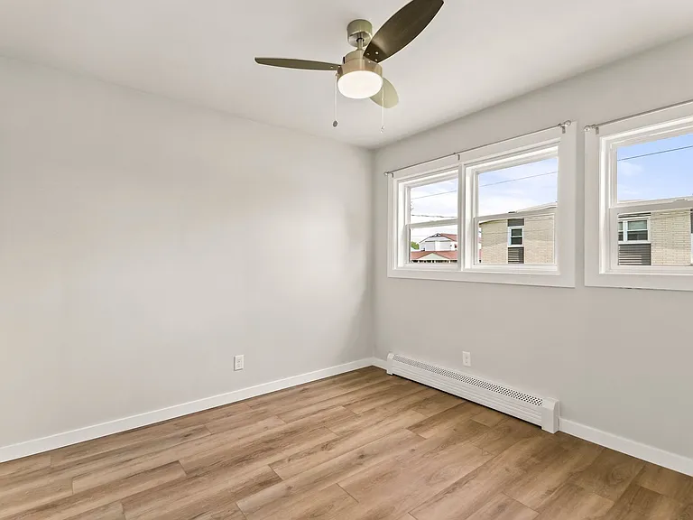 124 - 224 S Bird Street Apartments — Photo 13