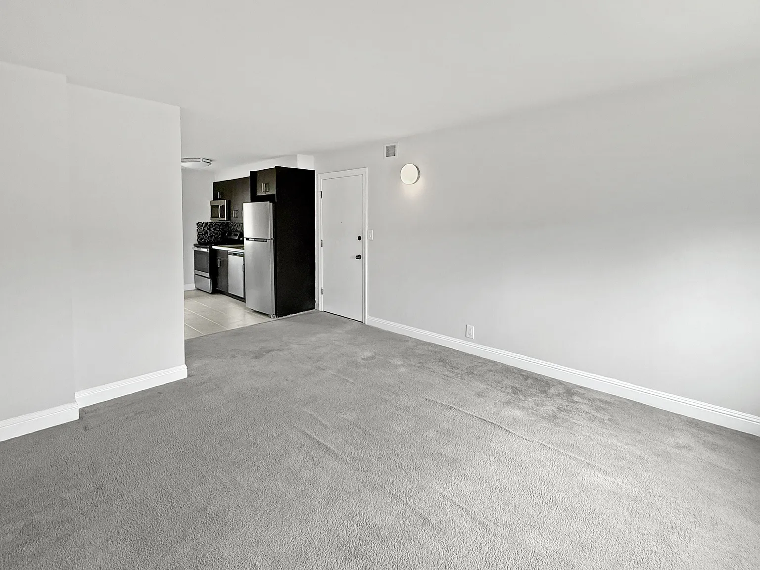 480 Crescent — Photo 1