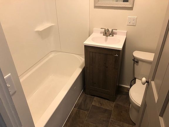 3rd image of 215 Collinwood Ave