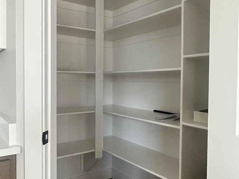 233 S 400 W — Photo 3