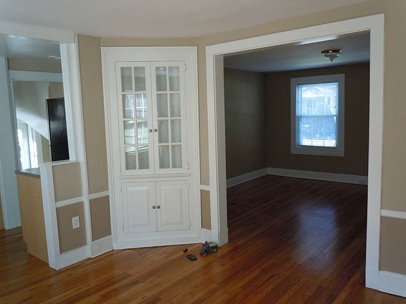 Built-ins in dining room