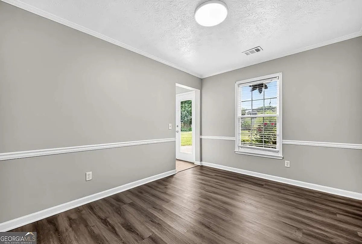 4 bed, 2.5 bath, 1829 sqft, $2,000 — Photo 3