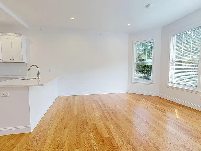 231 Main Street — Photo 3