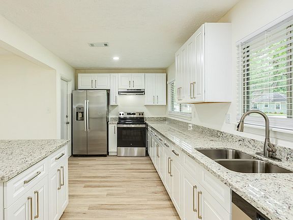 4th image of 408 Gardenia St