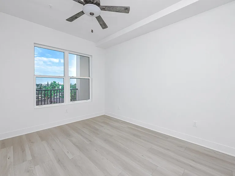 400 150th Ave #503 — Photo 37