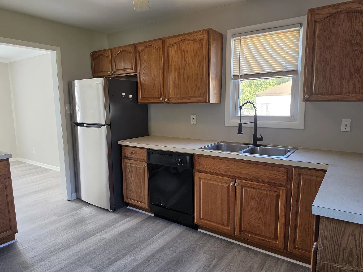 4 bed, 1159 sqft, $1,550 — Photo 2