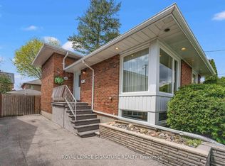16 Shrewsbury Sq, Toronto, ON M1T 1L2