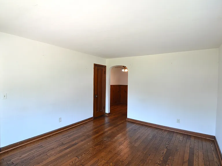 2553 Williams Ave #3 — Photo 3