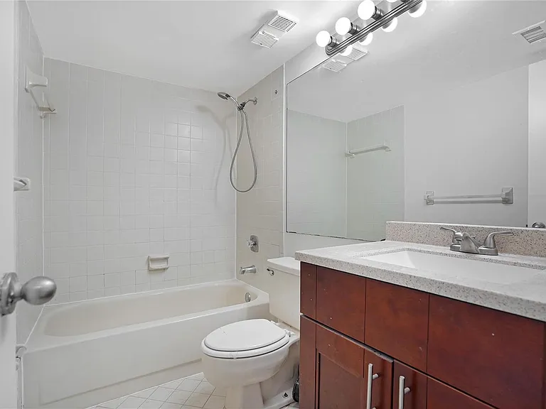 109 Lake Emerald Dr #110 — Photo 22