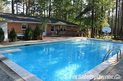 Amazing Pool! : 8 feet deep pool with diving board. Recently stained deck. Fenced in yard.
