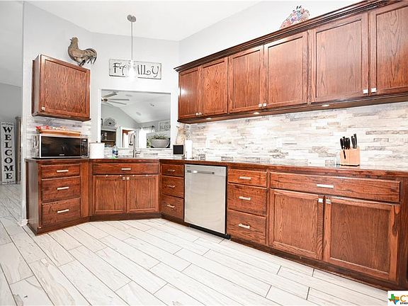 3rd image of 708 Twin Oaks Dr