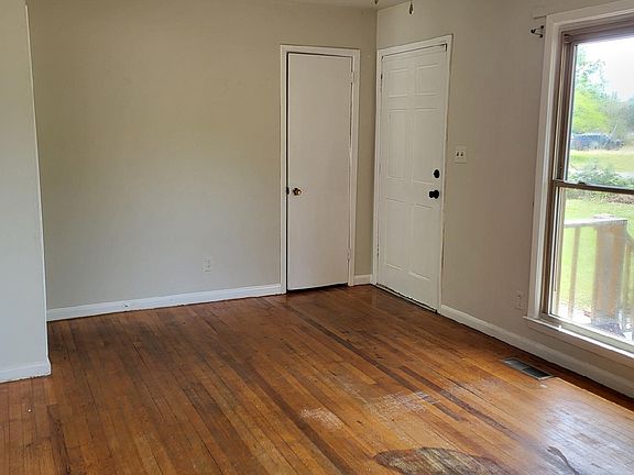 3rd image of 1953 Westhill Dr