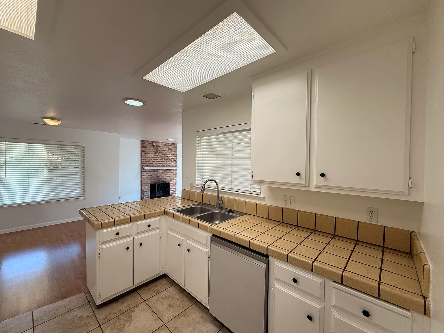 3 bed, 1692 sqft, $2,895 — Photo 4
