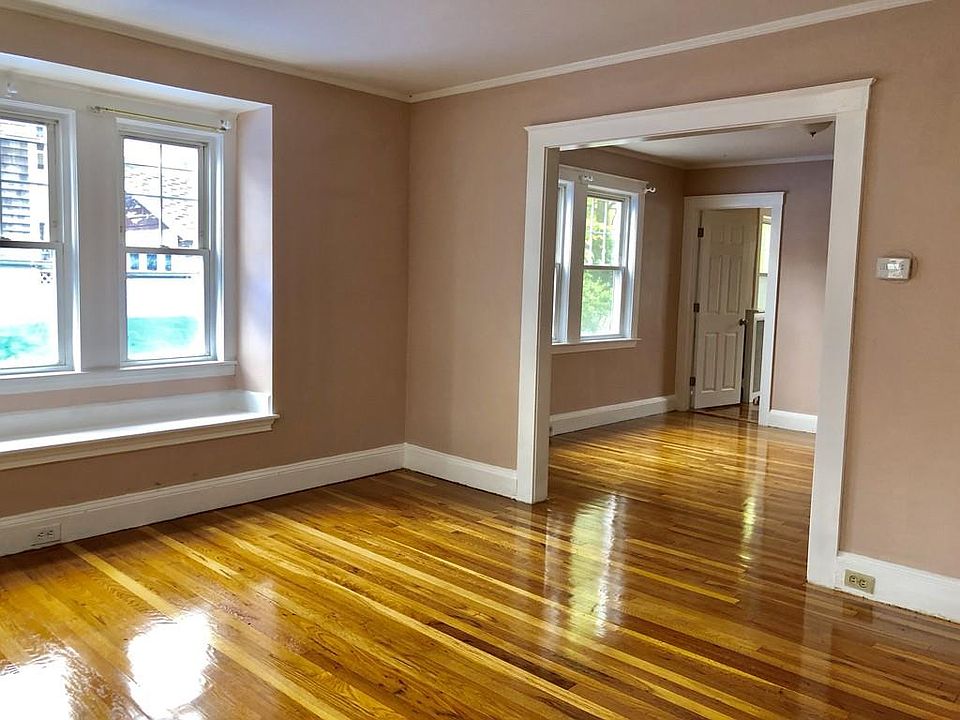 1st image of 107 Norfolk St #0