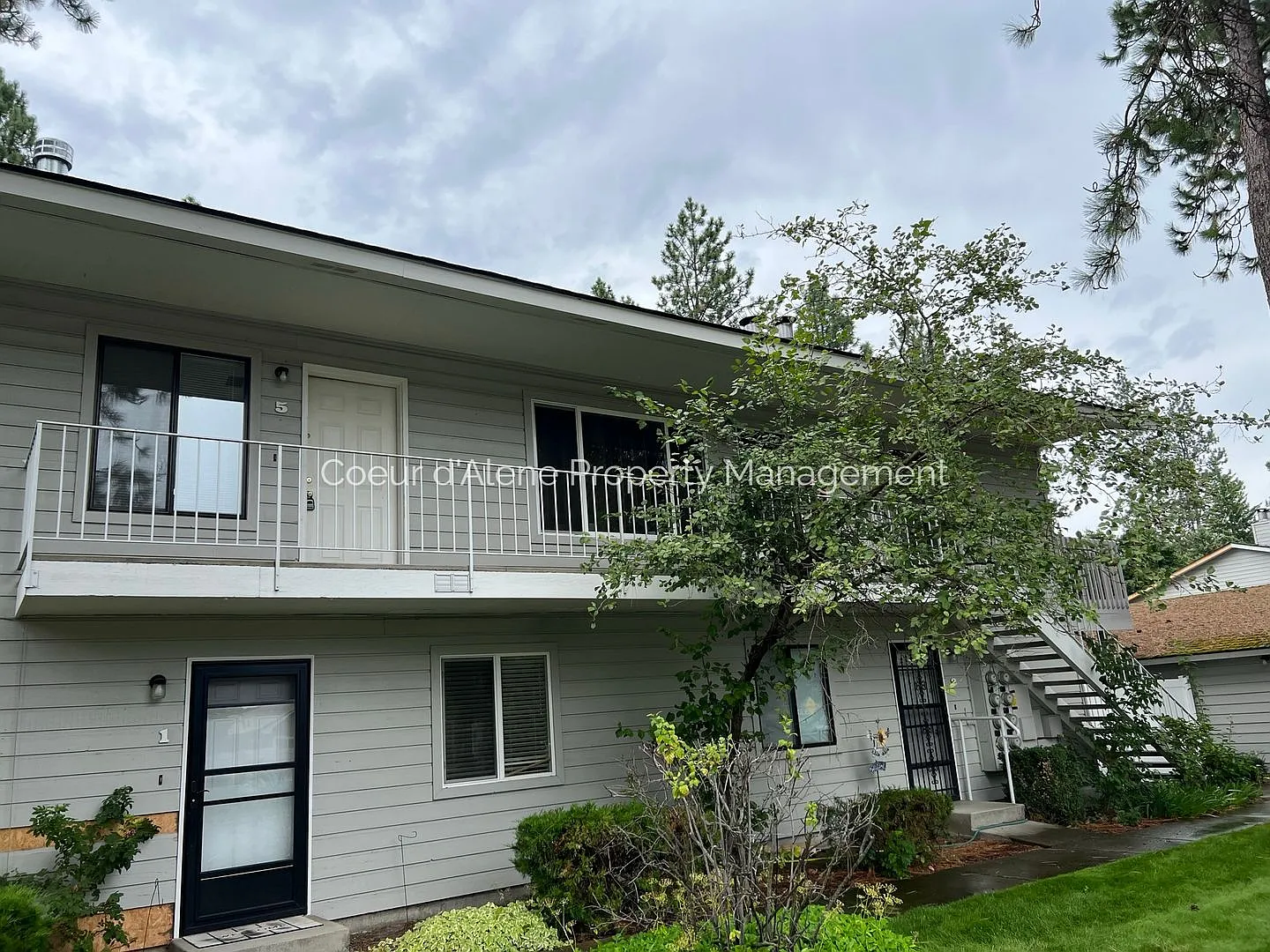 1 bedroom, 1 bathroom apartment w/ great location — Photo 1