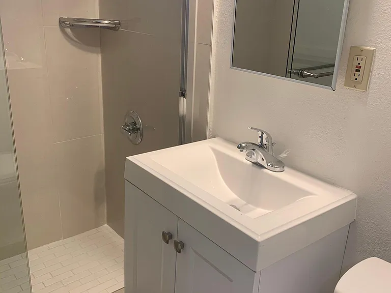 423 N Chandler Ave #C — Photo 10