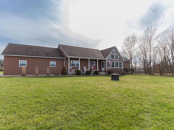 2nd image of 225 Sky View Dr