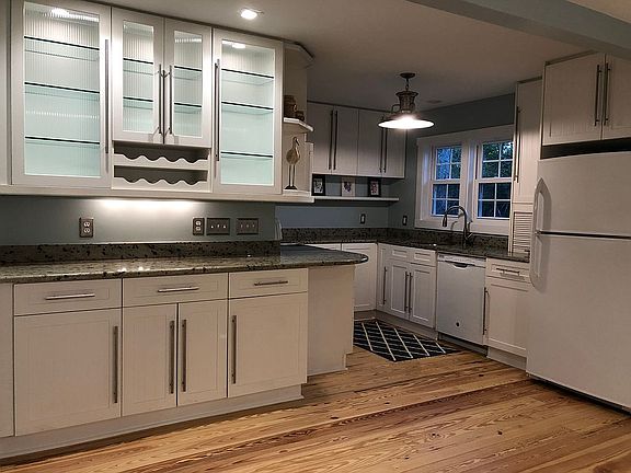 Spacious modern kitchen