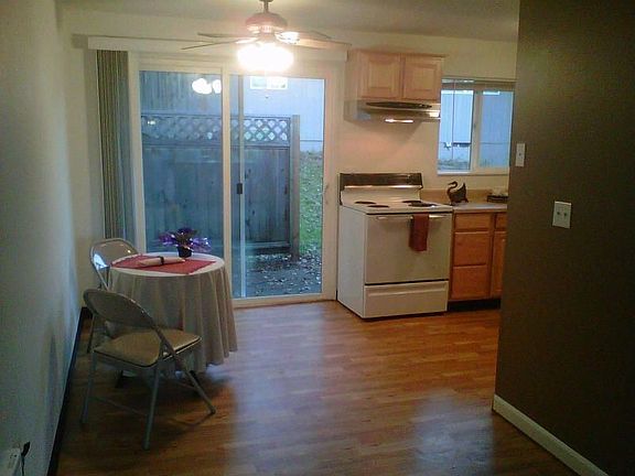 Dining Rm w/Slider to patio