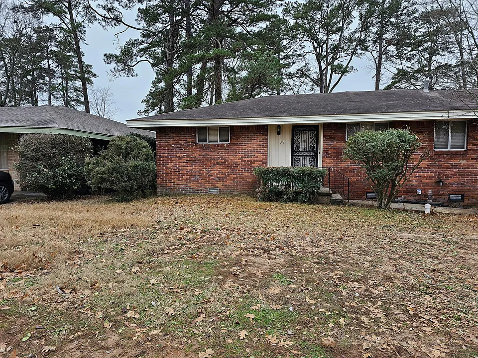 39 Broadmoor Dr