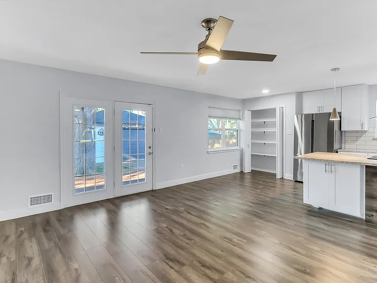 623 Greenleaf Dr — Photo 8