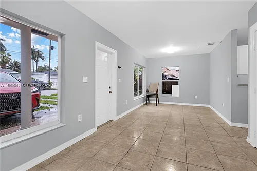 2000 NW 27th St #1 Photo 1