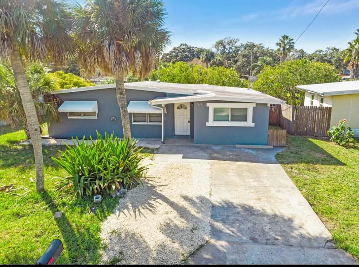 3 bed, 1.0 bath, 1300 sqft, $1,750 — Photo 1