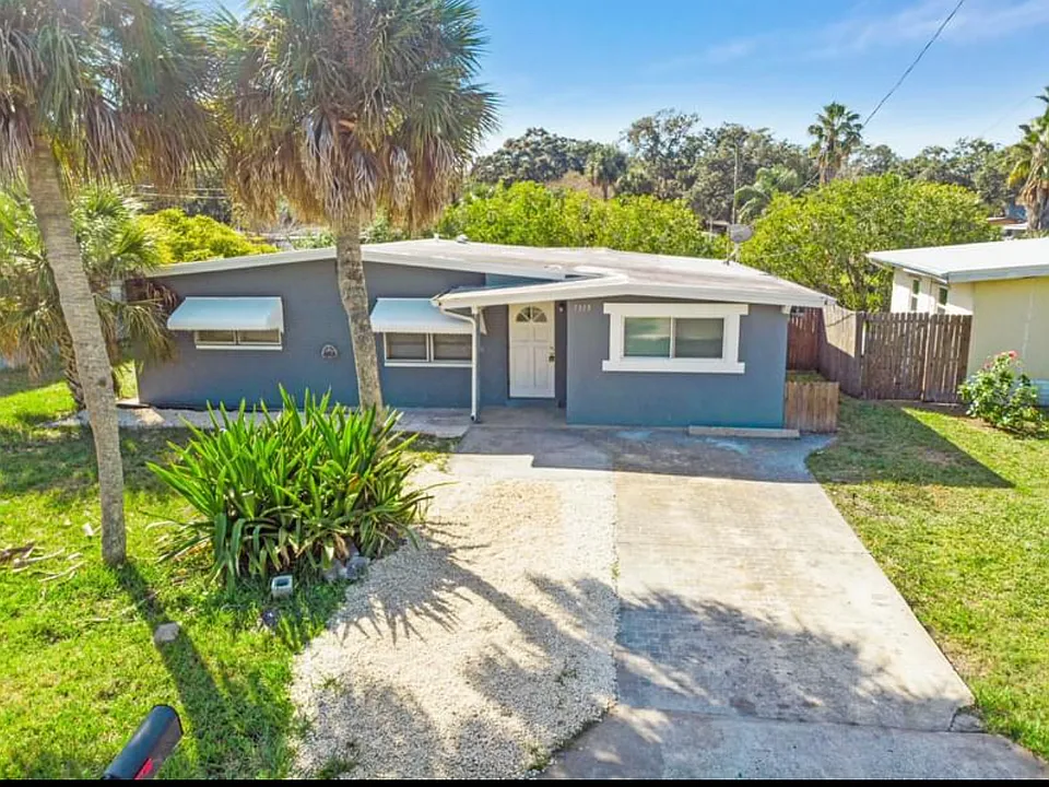 7313 Royal Palm Dr