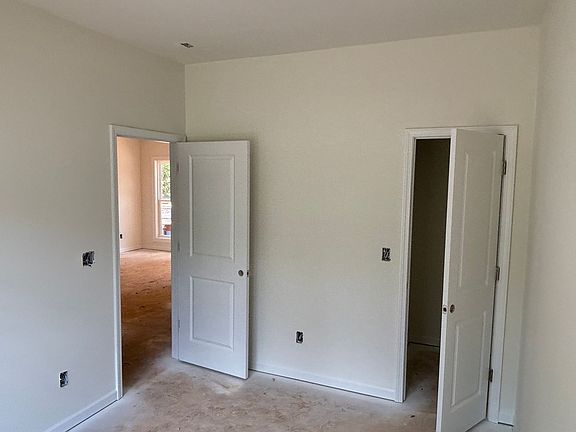 5th image of 180 Long St