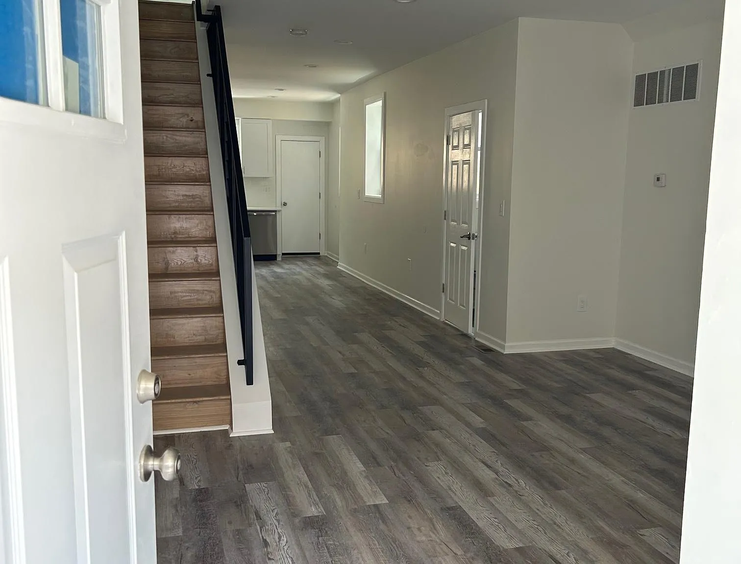 3 bed, 1.5 bath, 1014 sqft, $1,790 — Photo 2