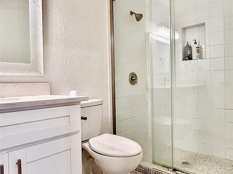 4914 Scarsdale Dr — Photo 11
