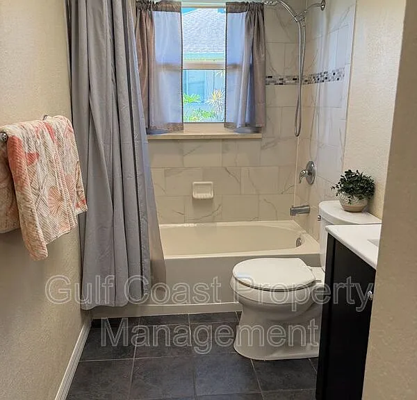 3185 Clifford St — Photo 37