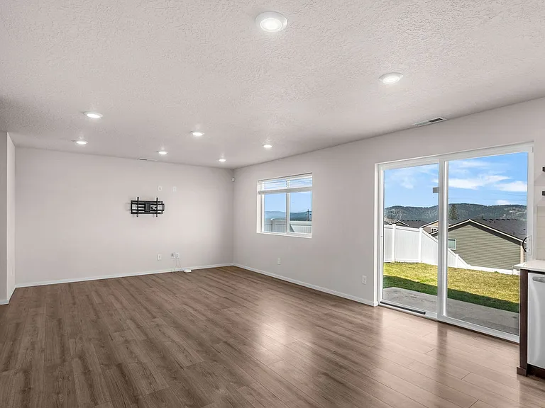 4440 W Bedford Ave — Photo 9