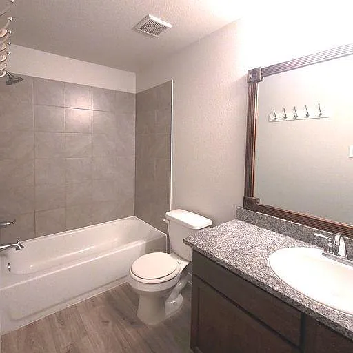 406 Noel — Photo 24